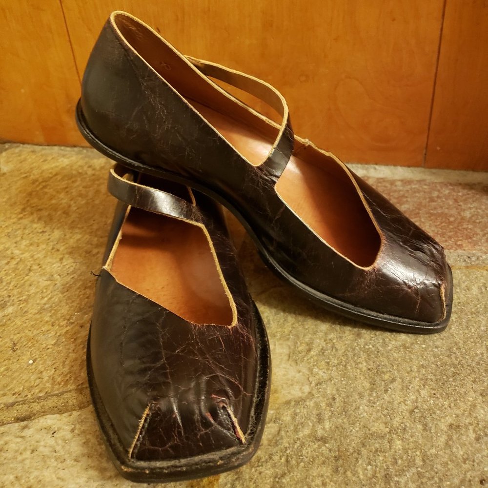 Cydwoq handmade leather Mary Jane Flats